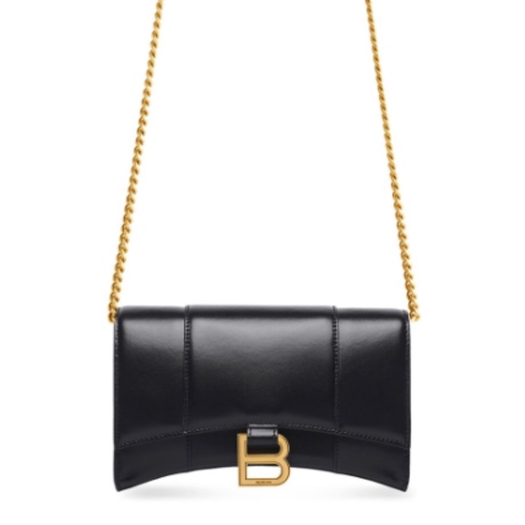 Hourglass Wallet On Chain in black shyni box calfskin, aged-gold hardware - Picture 1 of 4